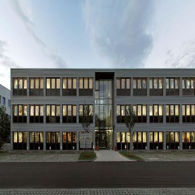 Durable Steel Structure Warehouse with H Section Column & Beam and Galvanized Anti-rust Coating for 50+ Years Lifespan