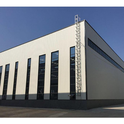 Stalowy budynek konstrukcyjny z termoizolacyjnymi panelami warstwowymi