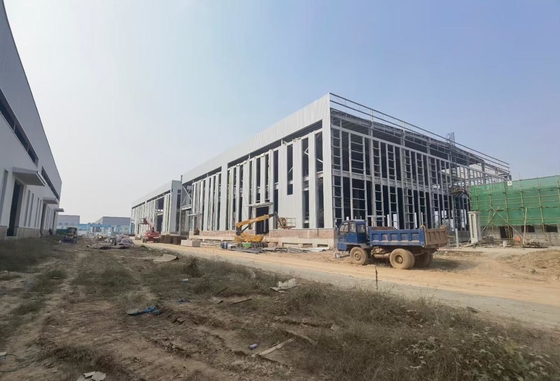 Silna sztywność konstrukcja stalowa magazyn z PU panele sandwich i elastyczna konstrukcja