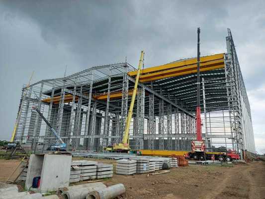 Magazyn stalowej konstrukcji z połączeniami śrubowymi, z możliwością dostosowania kolorów i oknami ze stopu aluminium/PCW